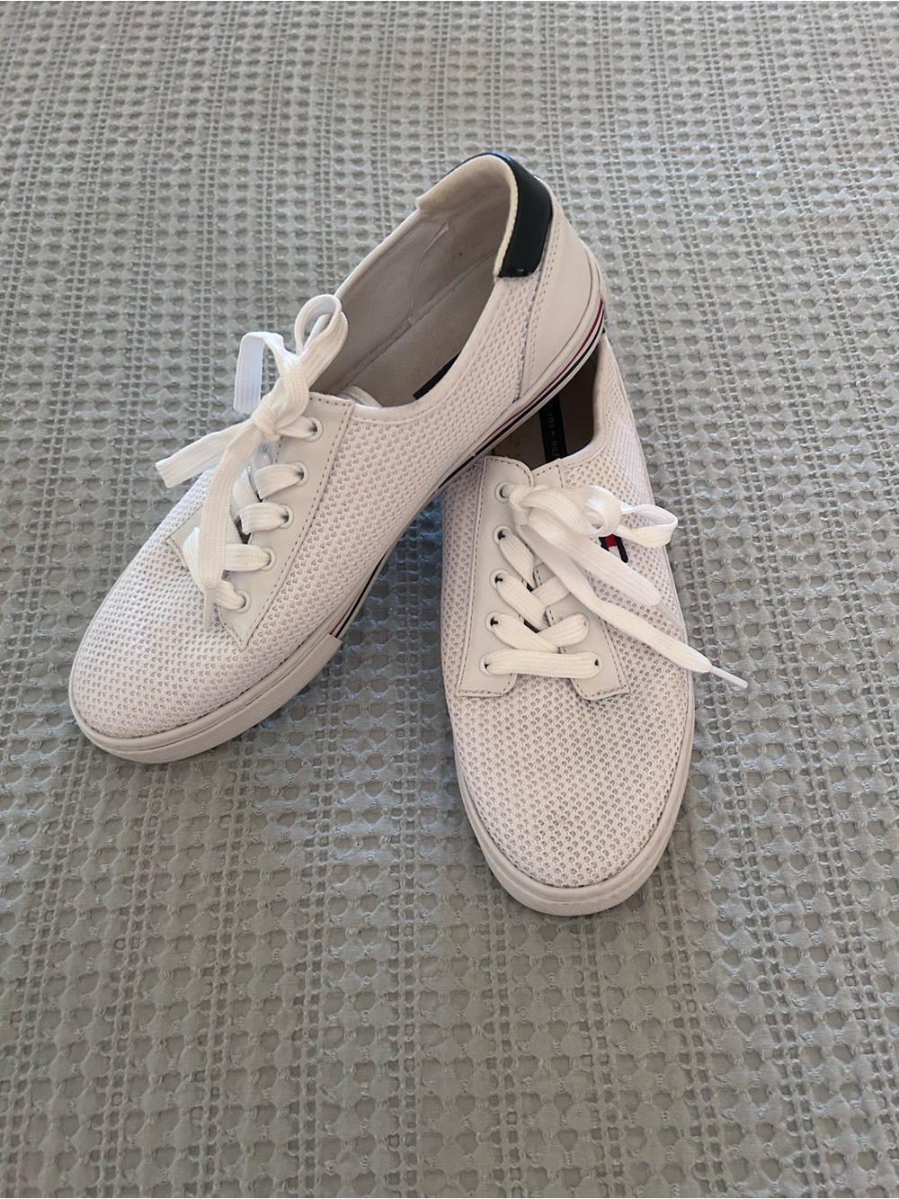 Tommy Hilfiger White Knit Lace-Up Sneakers Sz 10